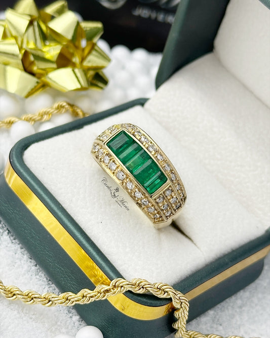 Anillo para Hombre con Esmeraldas y Diamantes en Oro 18K