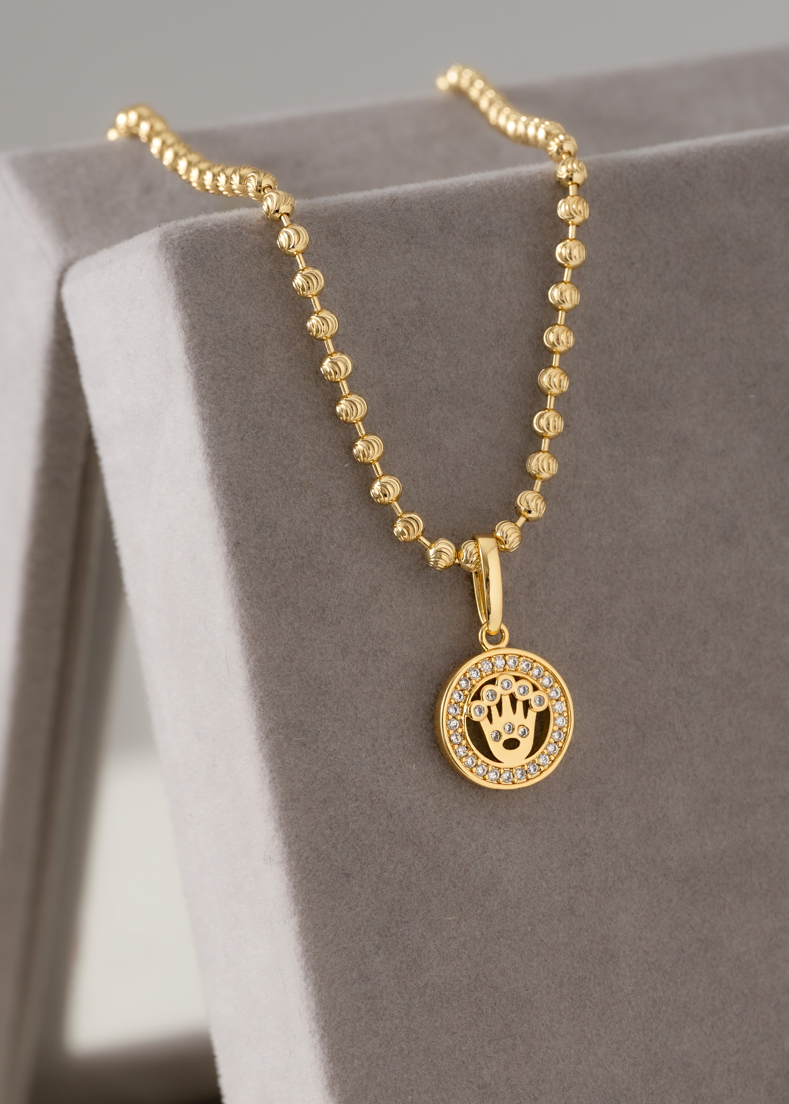 Dije Crownin en Oro Laminado
