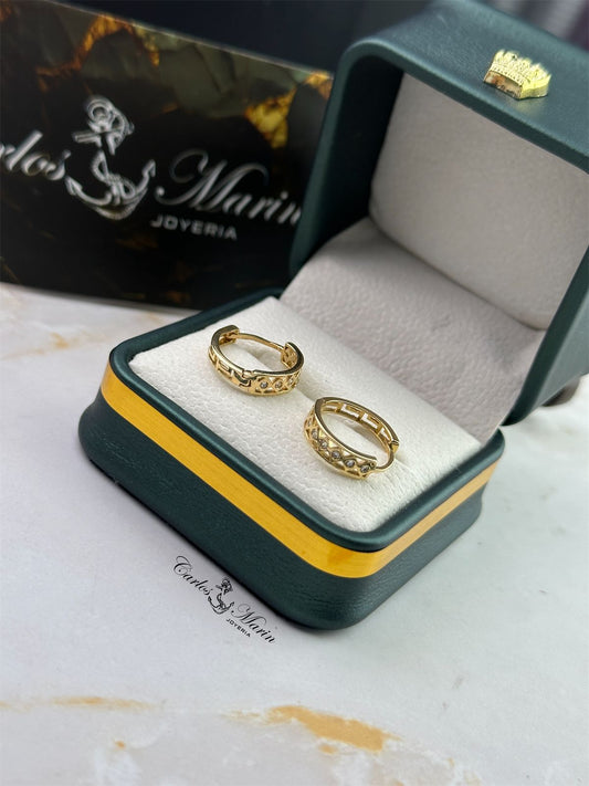 Candongas con Circones Blancos en Oro 18K