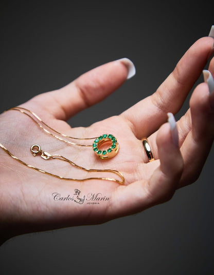 Dije Circular con 12 Esmeraldas en Oro 18K – Con Certificado