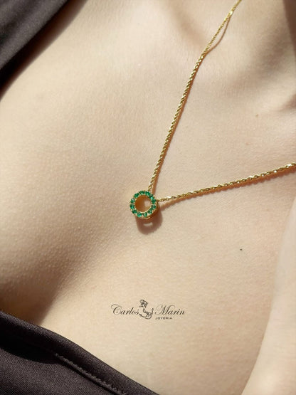 Dije Circular con 12 Esmeraldas en Oro 18K – Con Certificado