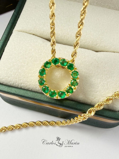Dije Circular con 12 Esmeraldas en Oro 18K – Con Certificado