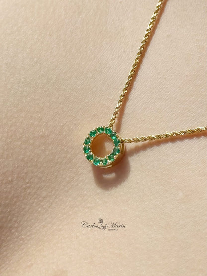 Dije Circular con 12 Esmeraldas en Oro 18K – Con Certificado