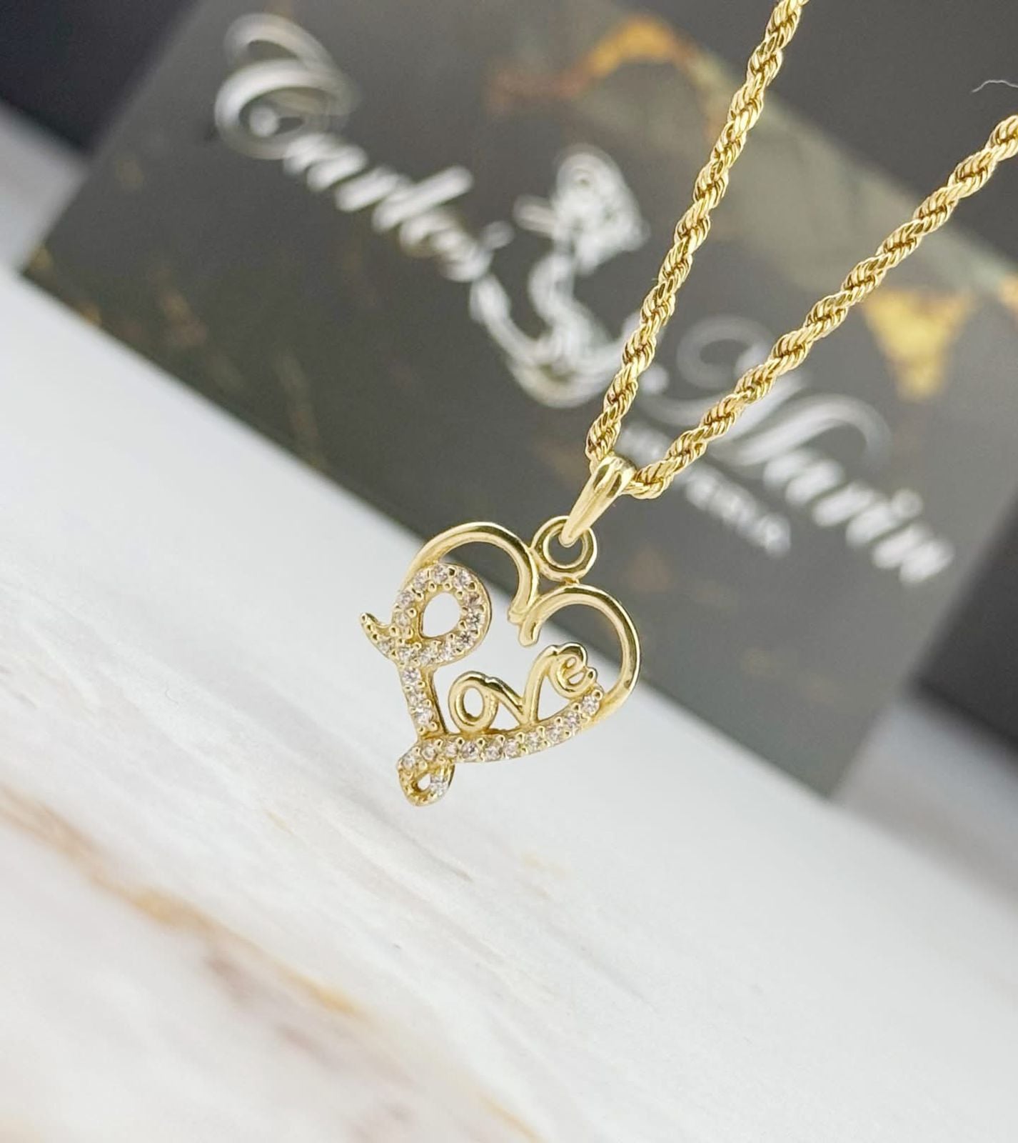 Dije Amor Eterno Con Circones Blancos en Oro de 18k