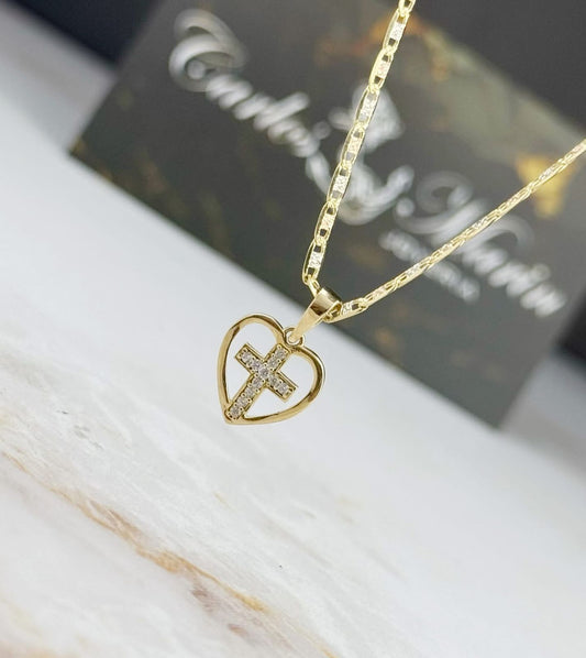 Dije Corazón Con Mini Cruz Circones blancos En Oro 18k