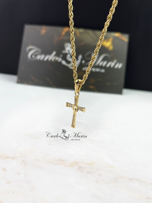 Dije Cruz Toretto con Circones en Oro 18K