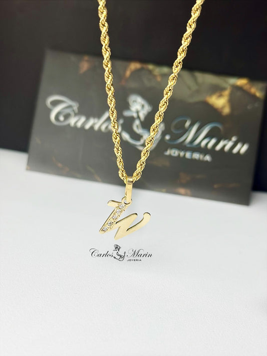 Dije letra W con circones oro 18K