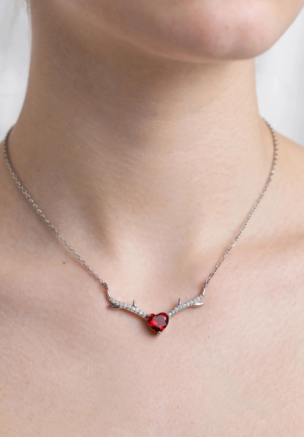 Gargantilla Ruby Stag – 45 cm en Plata