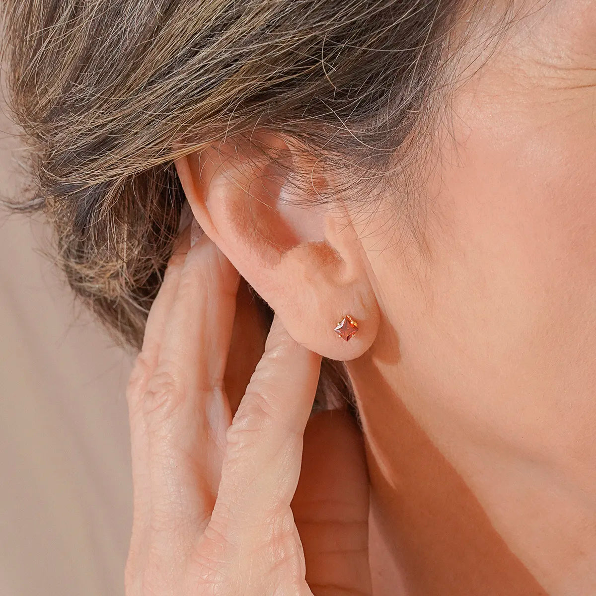 Topos Circon Cuadrado Rojo Oro Laminado