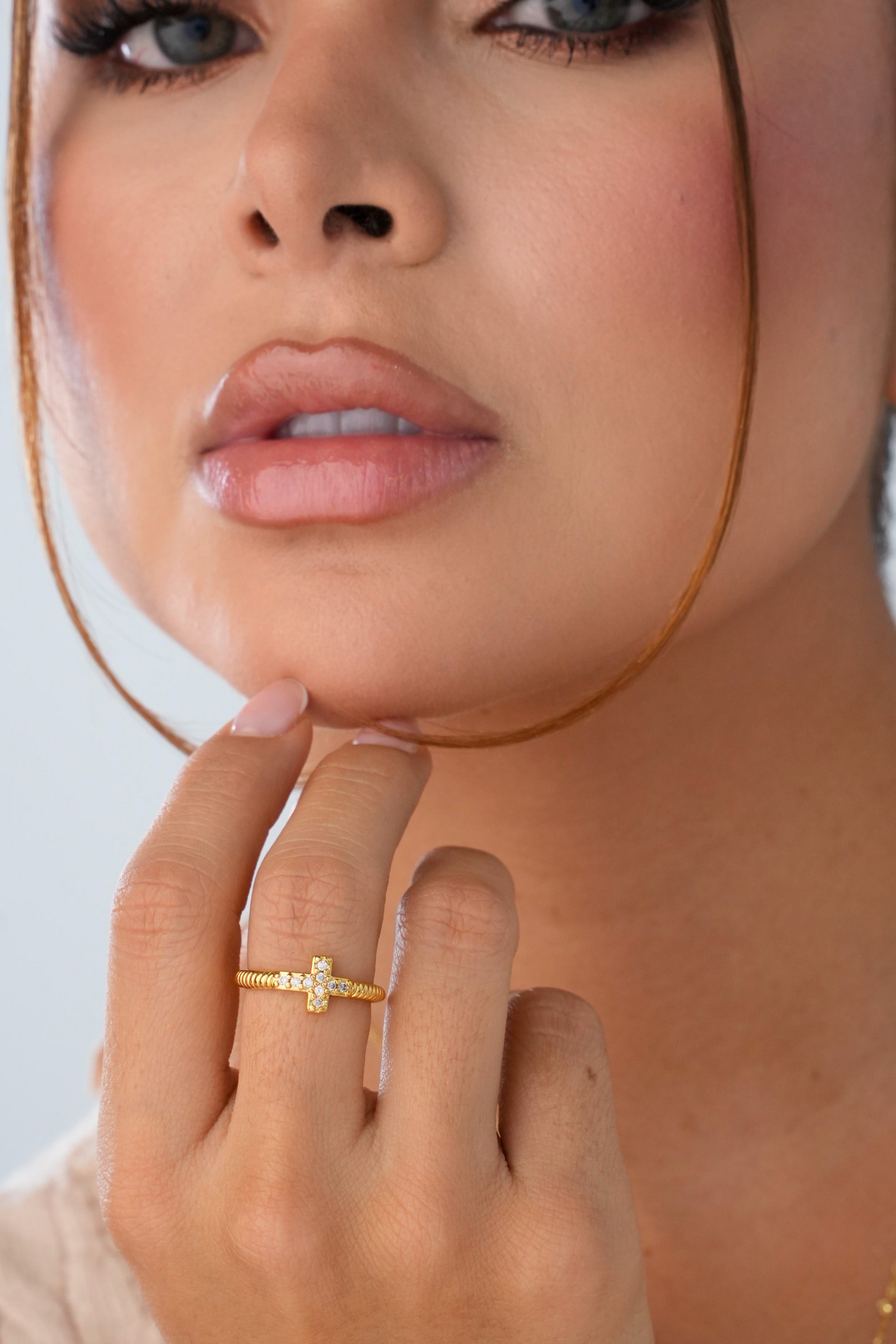 Anillo Faith Ajustable Oro Laminado