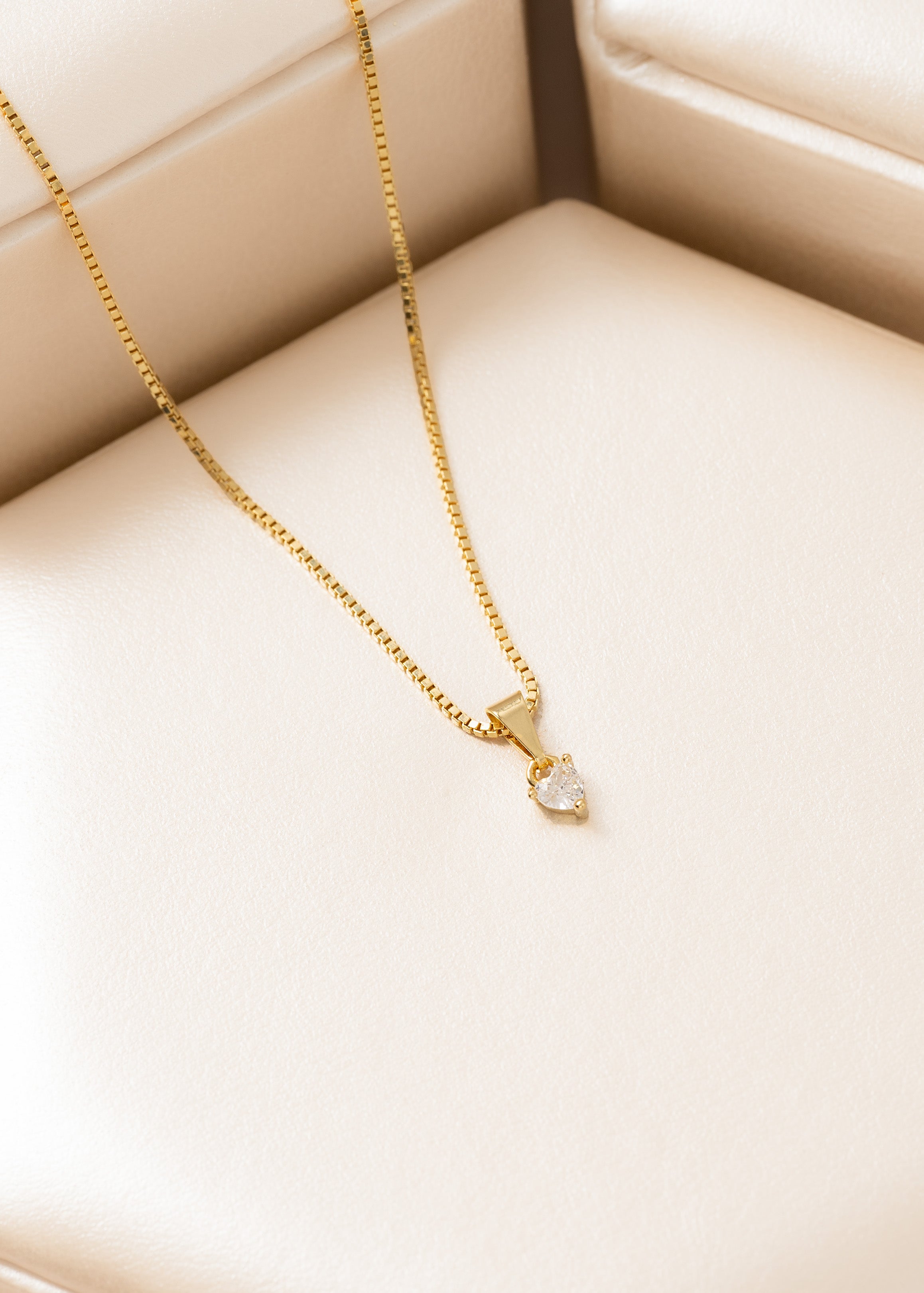 Dije Little Love en Oro Laminado
