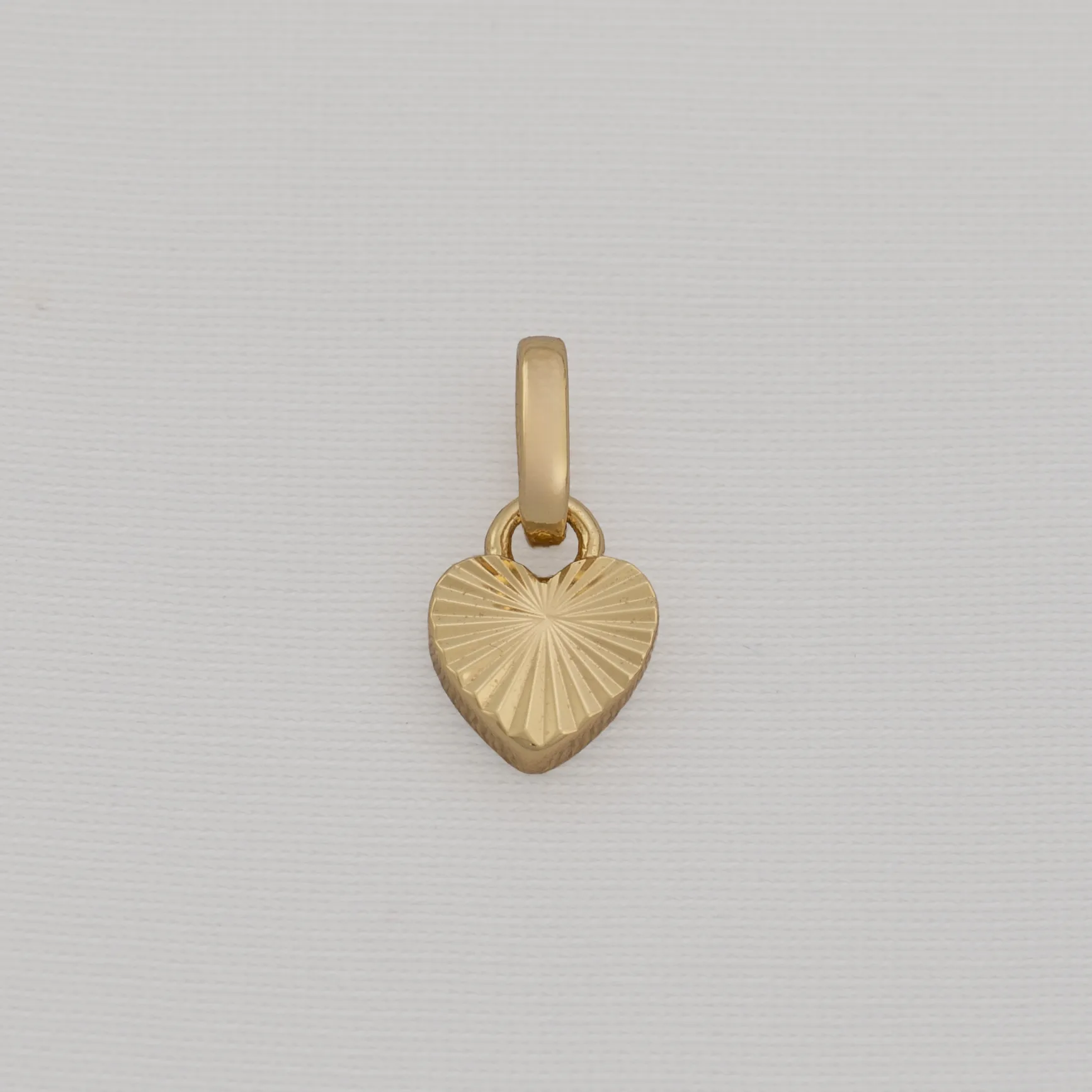💎 Dije Corazón Sol Mini en Oro Laminado