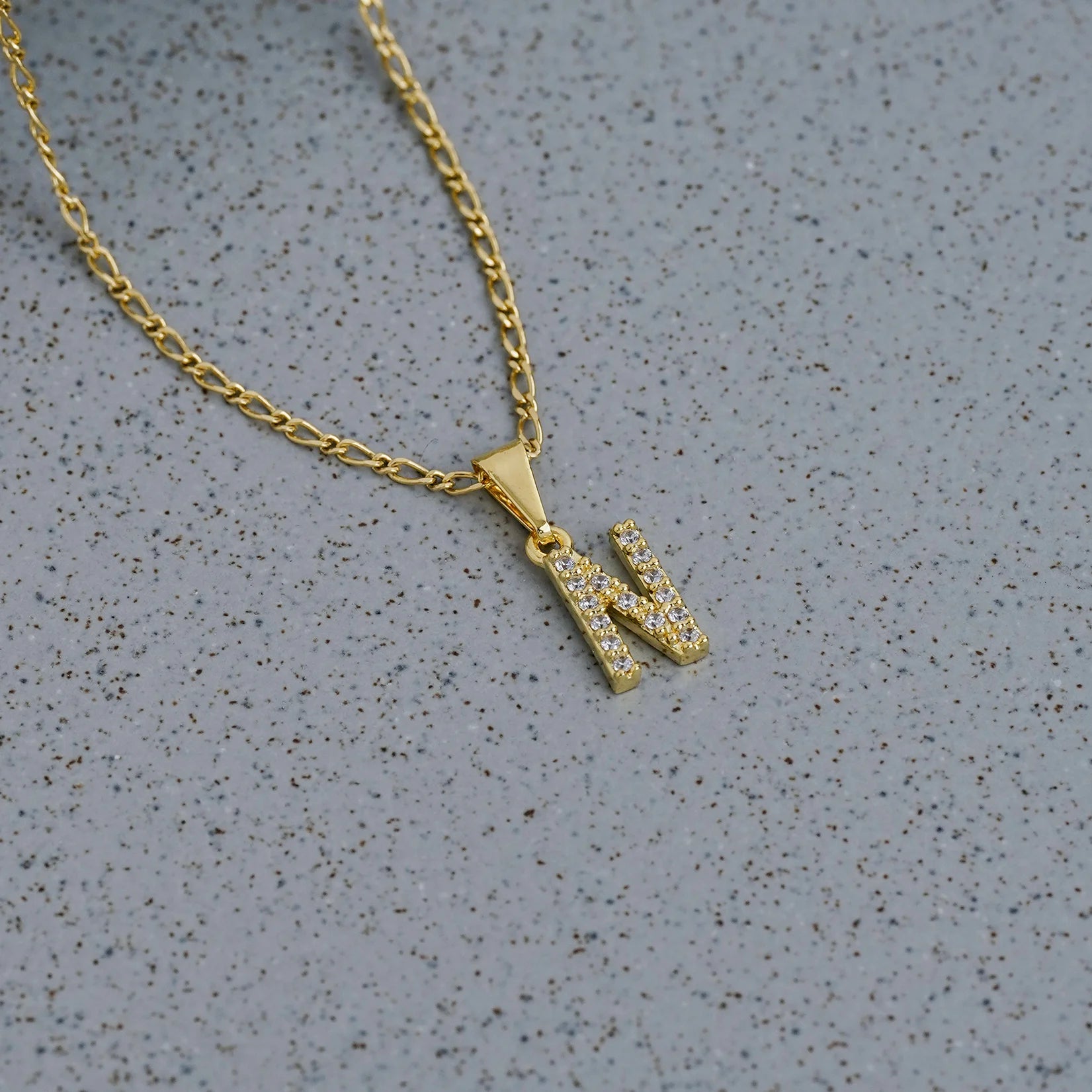 Dije Letra N en Oro Laminado