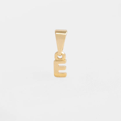 Dije Letras E en Oro Laminado