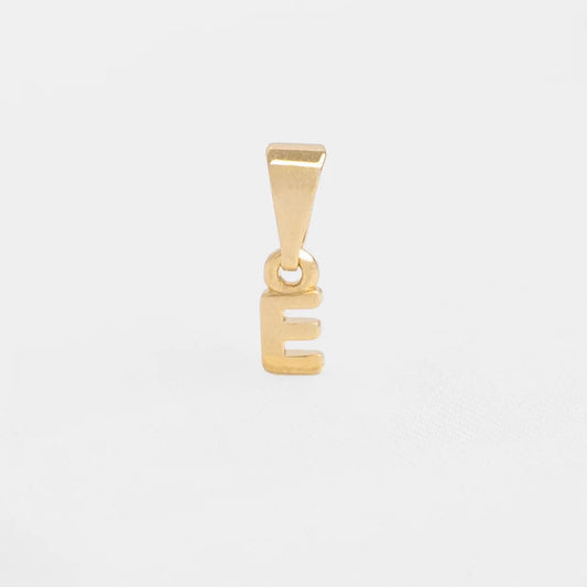 Dije Letras E en Oro Laminado