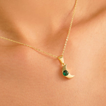 Dije Luna con Circonia Verde en Oro Laminado