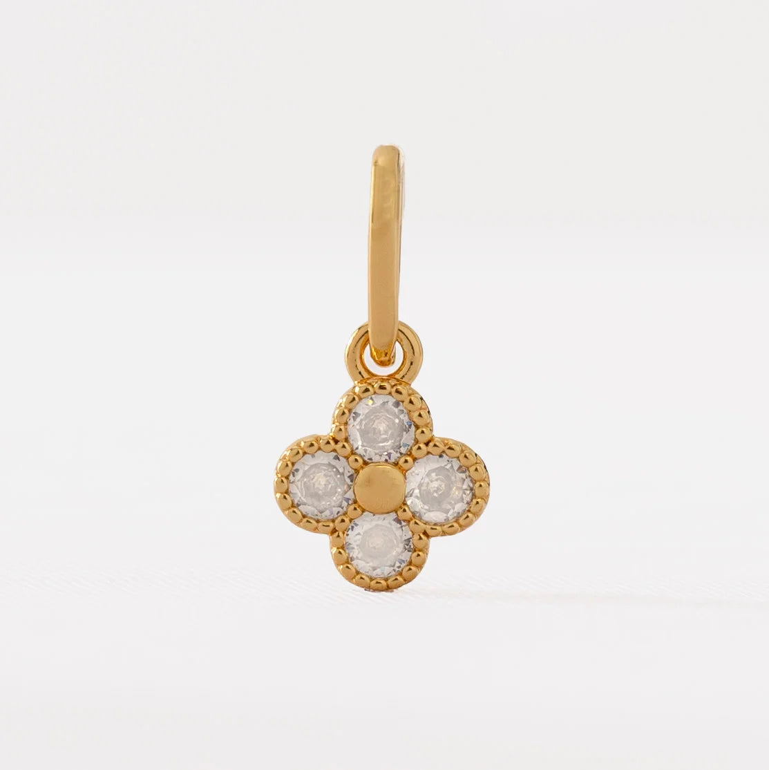 Dije Clover Motif en Oro Laminado
