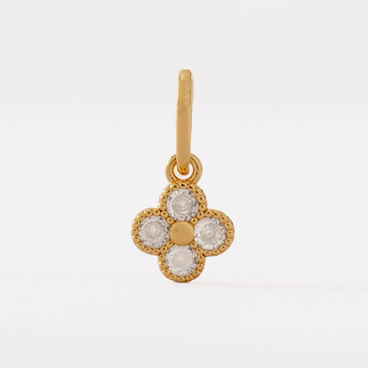 Dije Clover Motif en Oro Laminado
