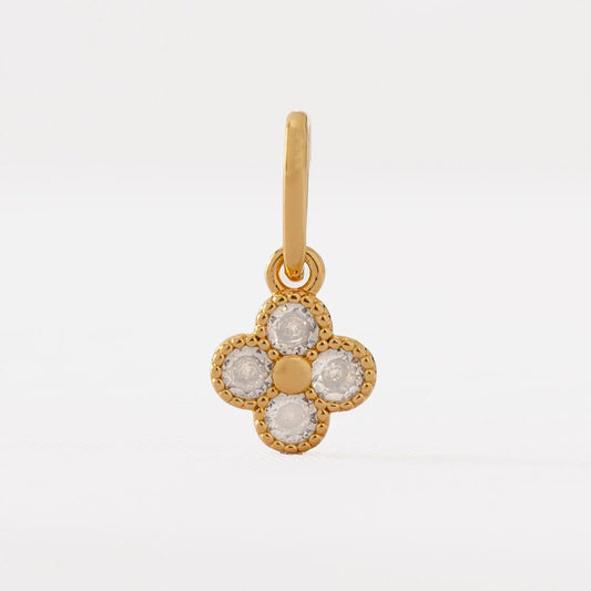 Dije Clover Motif en Oro Laminado