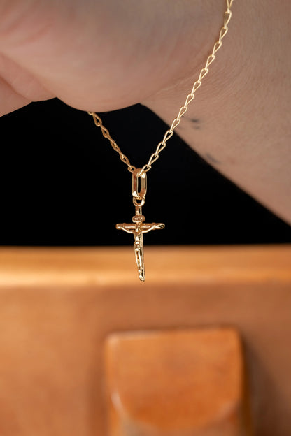 Dije INRI Redentor Mini en Oro Laminado