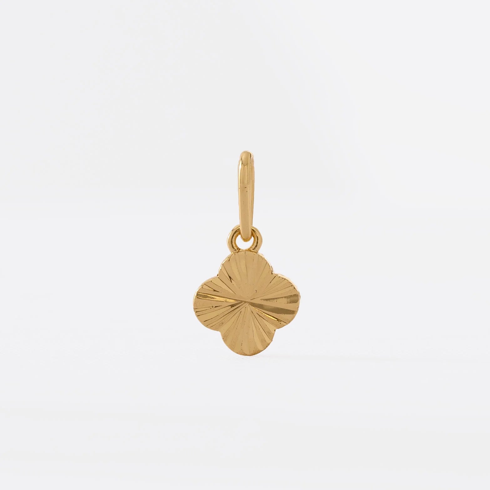 Dije Clover Sol en Oro Laminado