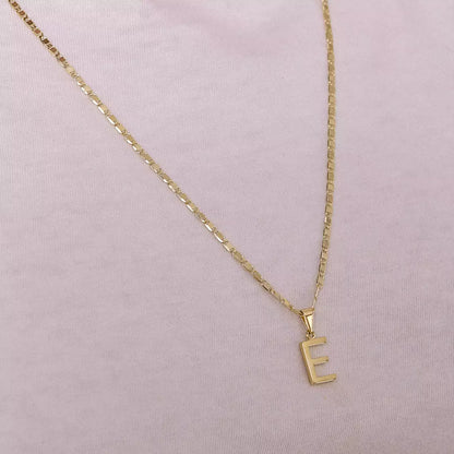 Dije Letras E en Oro Laminado