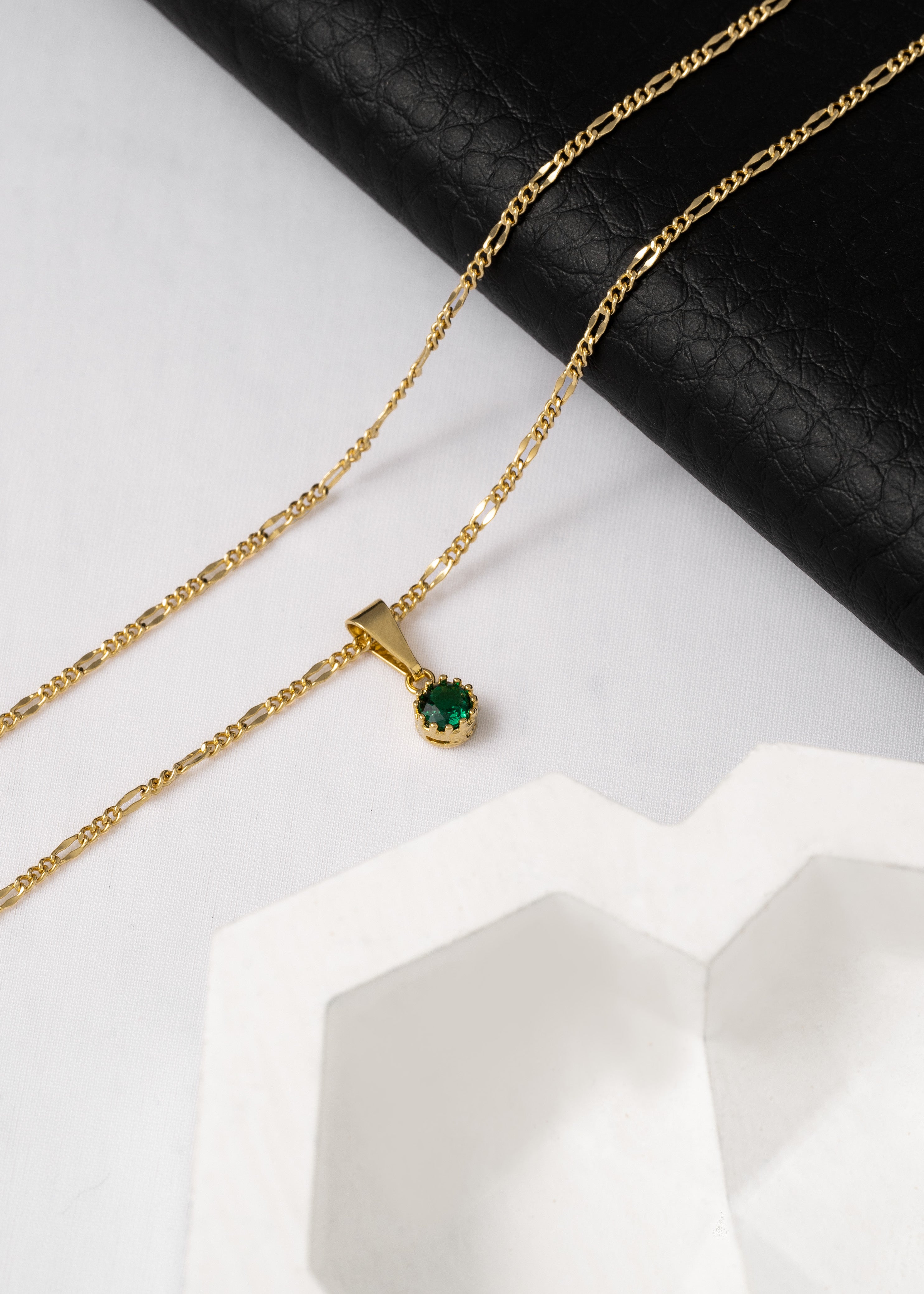 Dije Circonia Mini Redonda Pequeña Verde en Oro Laminado