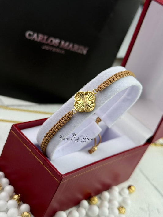 Pulsera Tejida Color Nude con Trebol en Oro 18K