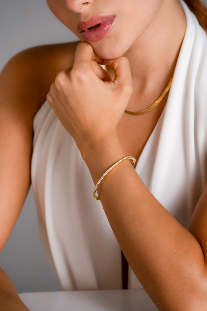 Brazalete Slim Cristal en Oro Laminado