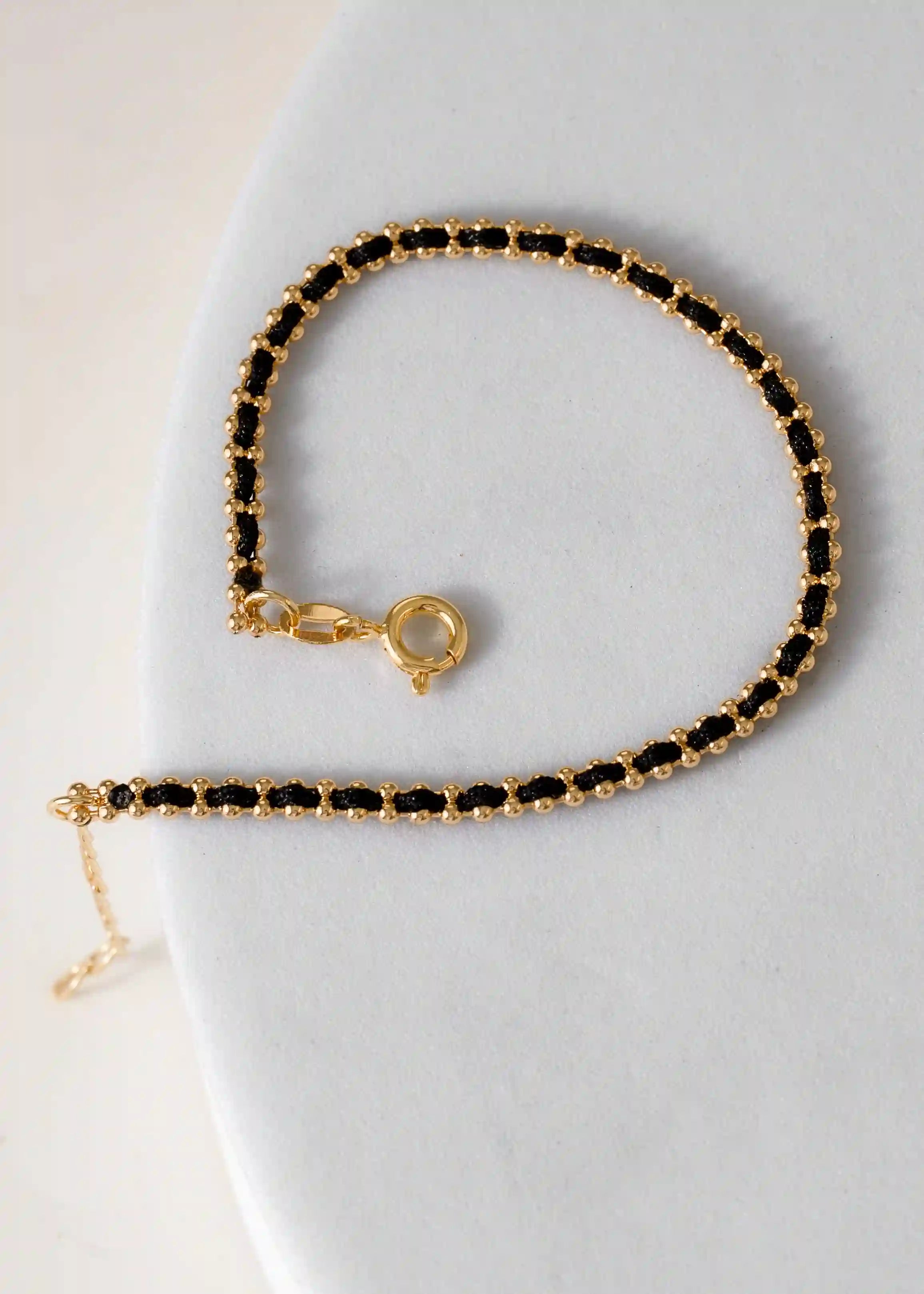 Pulsera Hilo Laminado – 15 cm + Extensor en Oro Laminado