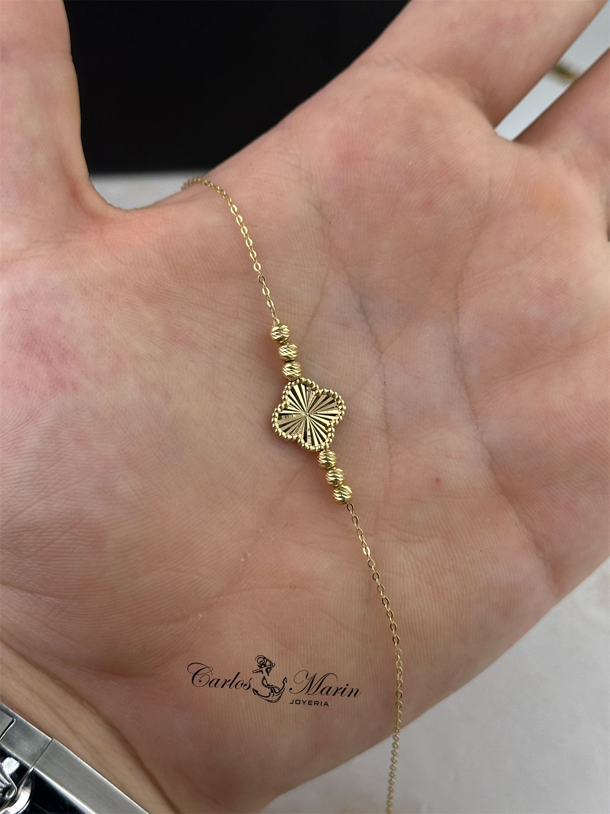 Pulsera Trébol Diamantado con Balines en Oro de 18K