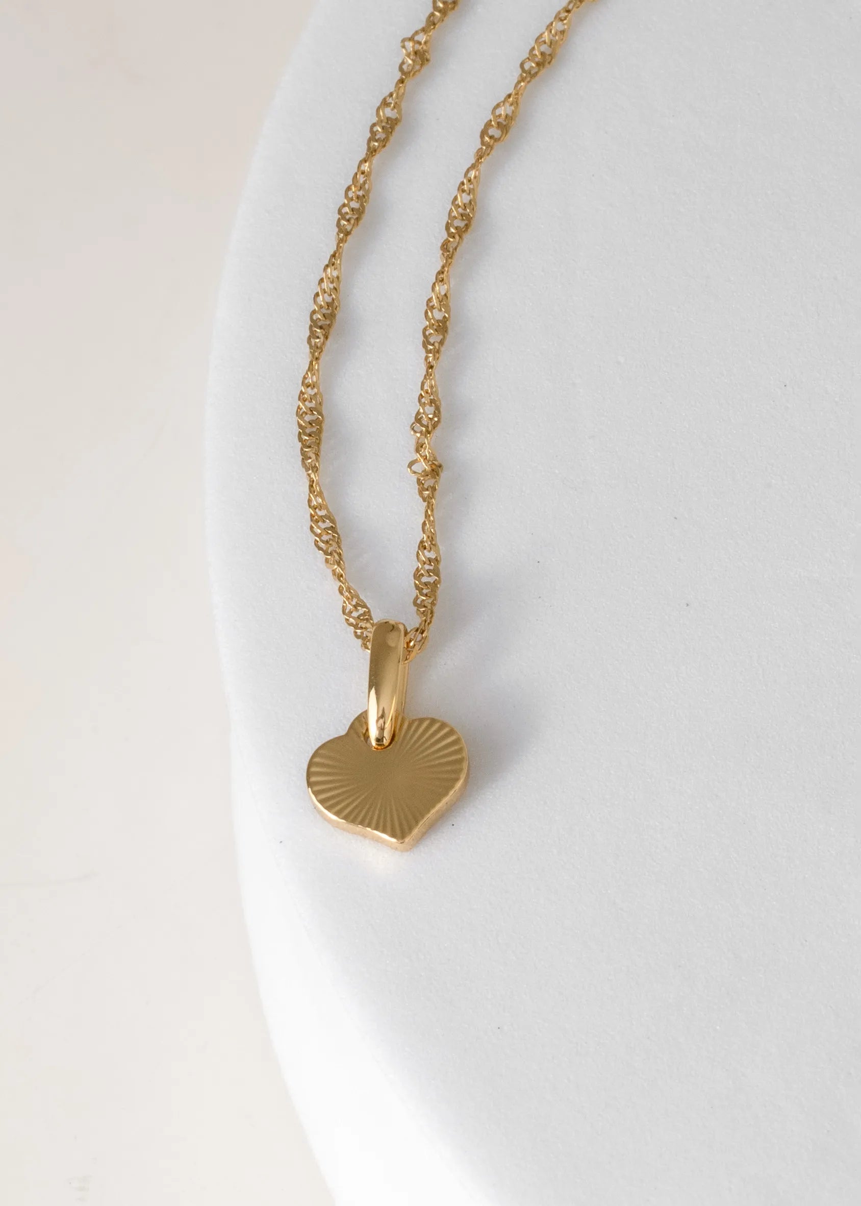 Dije Corazón Sol en Oro Laminado
