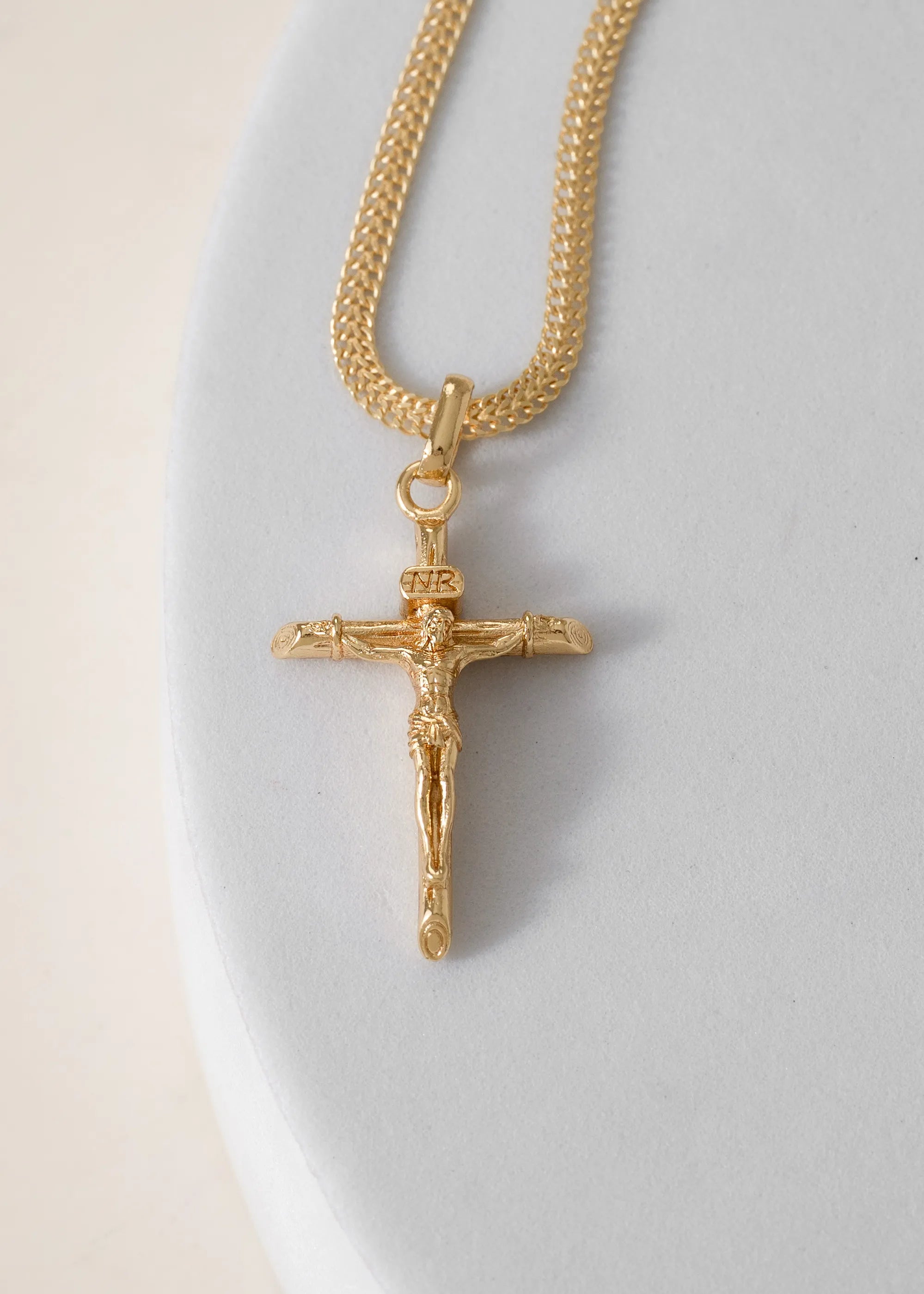Dije INRI Redentor en Oro Laminado
