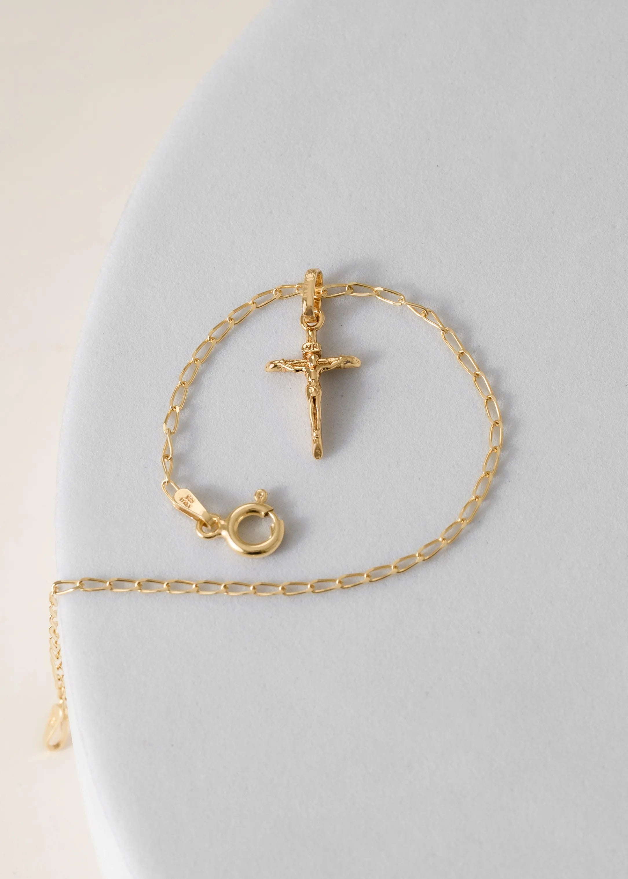 Dije INRI Redentor Mini en Oro Laminado