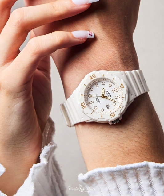 Reloj Casio Mujer Deportivo Blanco Ref. LRW-200H-7E2VD