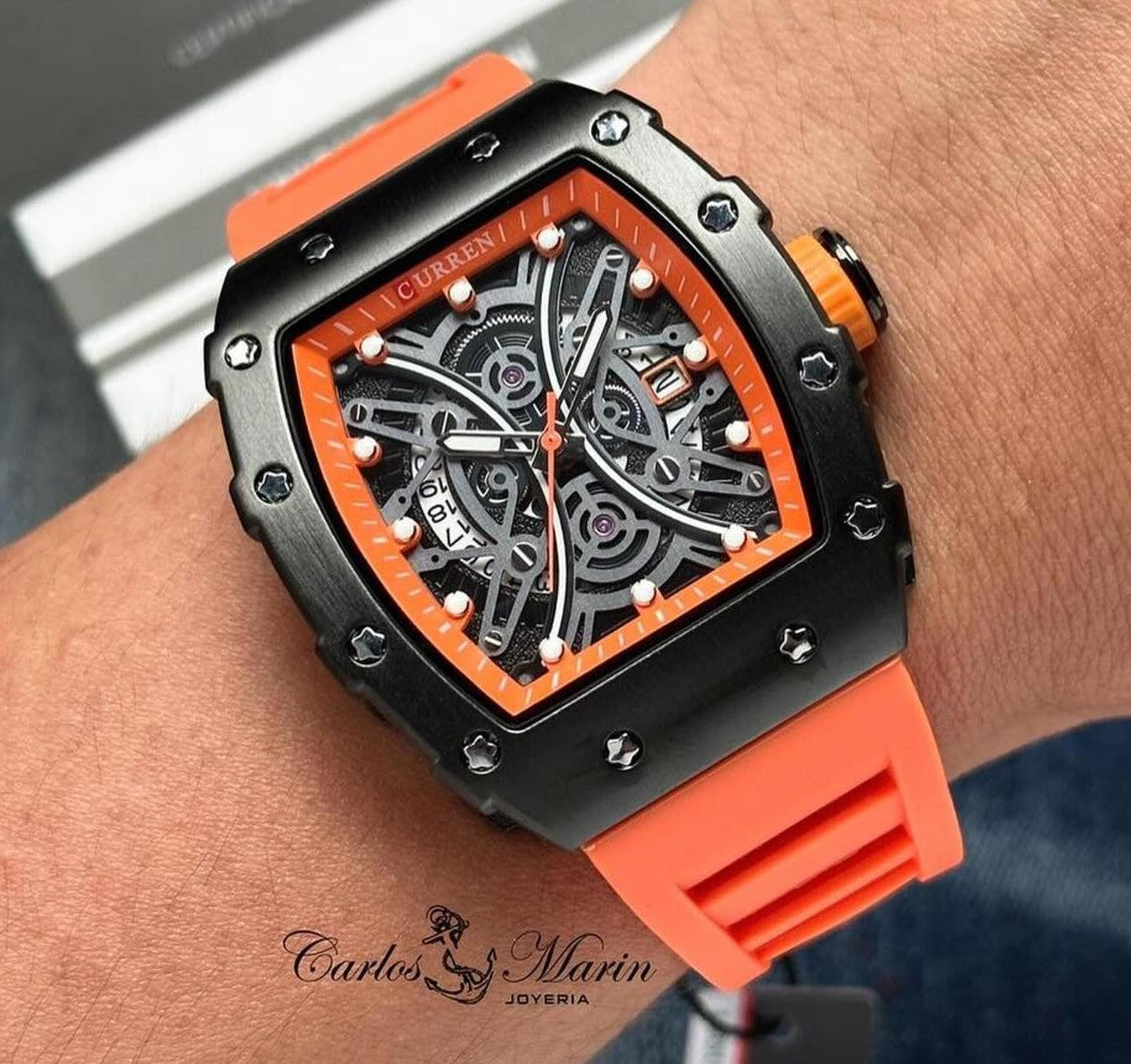 Reloj Curren hombre Calendar Hollow 8438 silicona naranja deportivo moderno