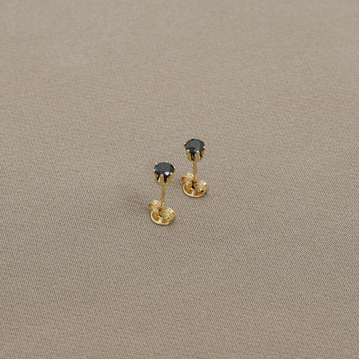 Topos Circon Redondo Negro Oro Laminado