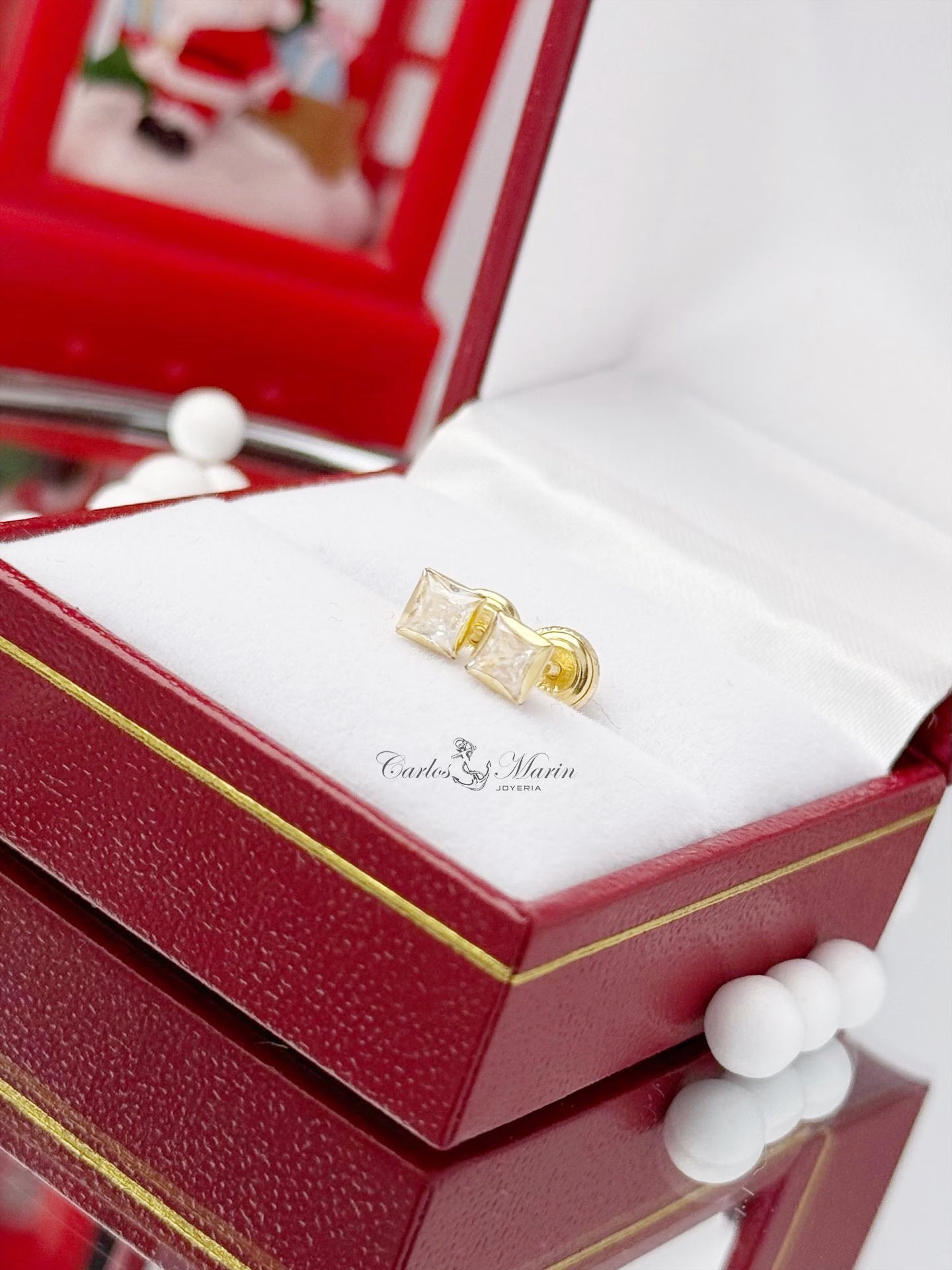 Topos con Circón cuadrado Blanco en Oro 18K